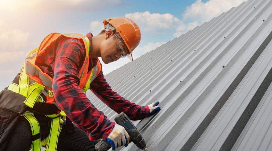Professional gutter cleaning in White Oak, NC